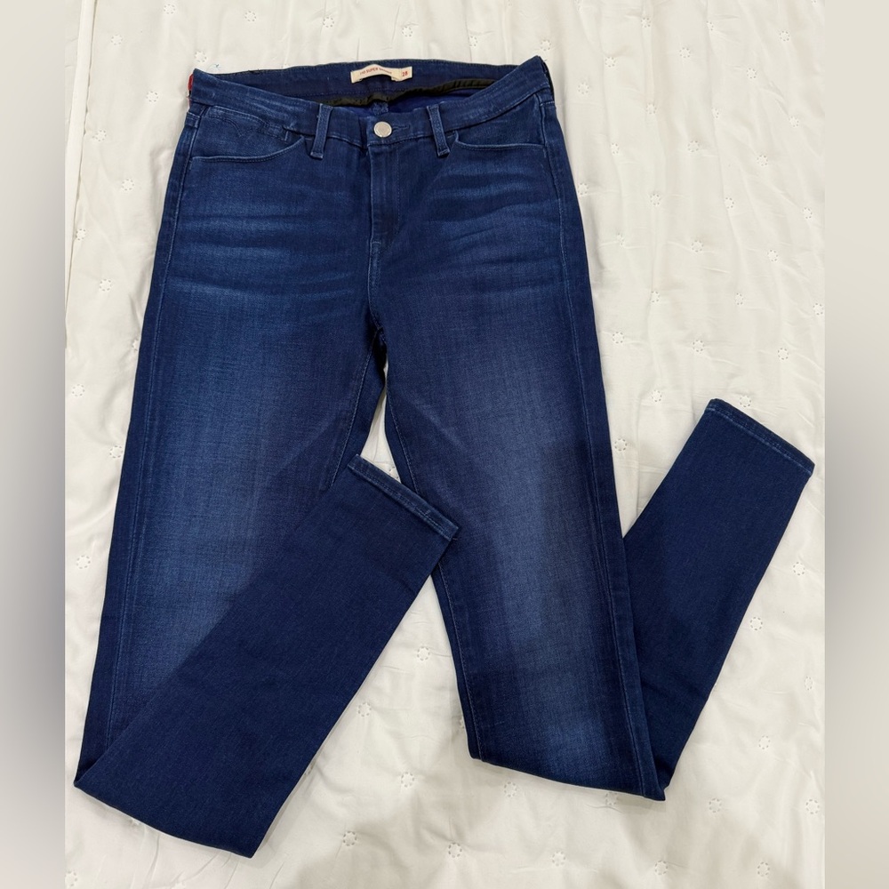 Levi’s dark blue skinny jeans